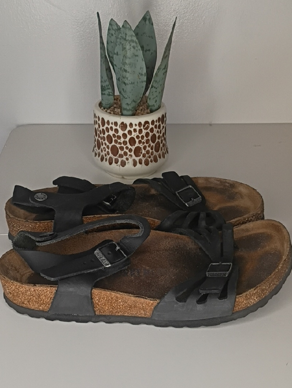 Birkenstock Kumba sandals Black Leather Strappy Size 39 Woman's  8 - 8.5